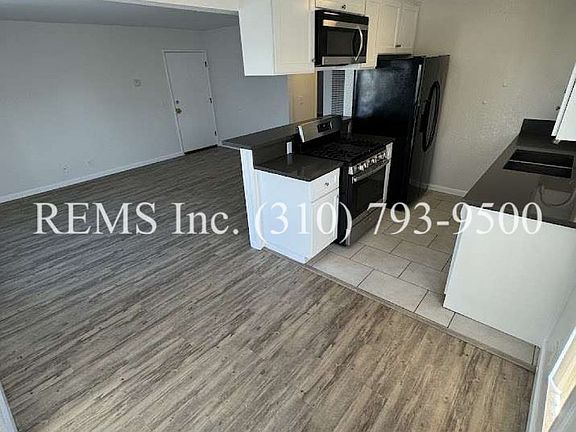3rd image of 2270 Earl Ave #5