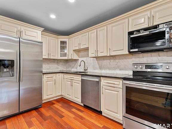 4th image of 79 Balance Rock Road APT 8