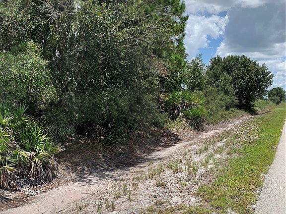 3rd image of 1228 Cowhouse Rd