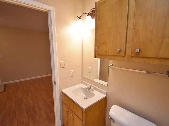 4th image of 611 Sherwood Dr #B