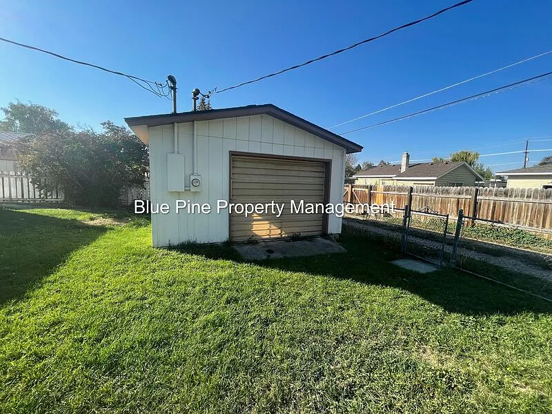 4 bed, 2.0 bath, 1516 sqft, $1,700 — Photo 3