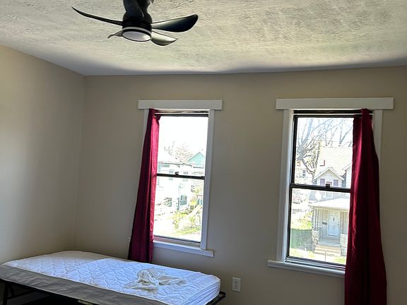 3rd image of 261 S Clarendon Ave #1