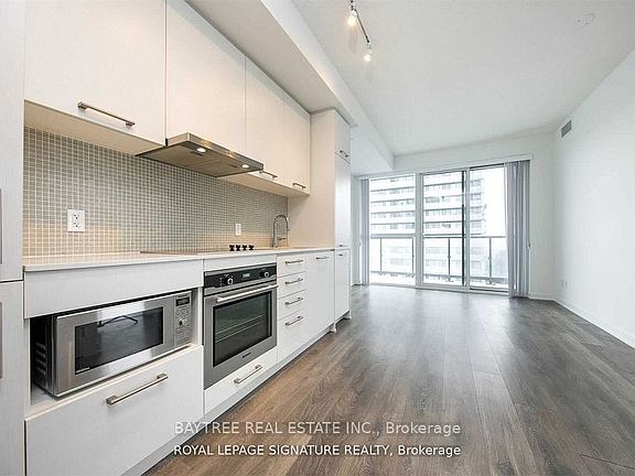 4th image of 87 Peter St #4210