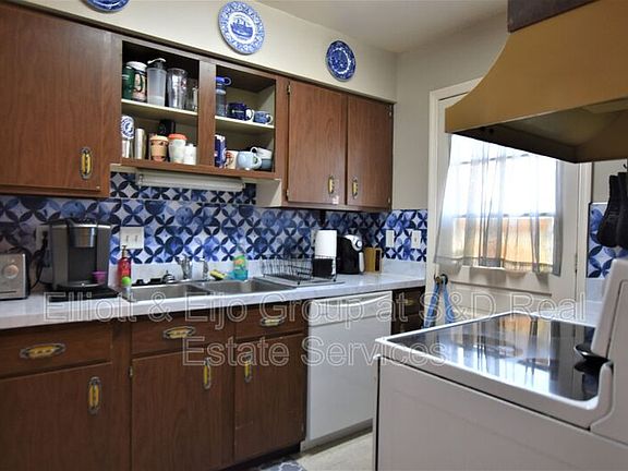 2nd image of 1920 E Edgewood Dr E #A8