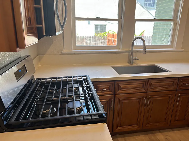 318 S Broadway St — Photo 3