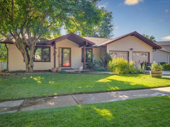 827 Nykiel Ct, Ballwin, MO 63011