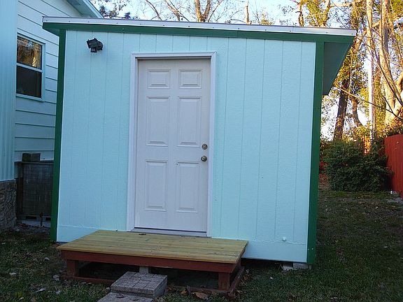 16’x12 detached storage shed