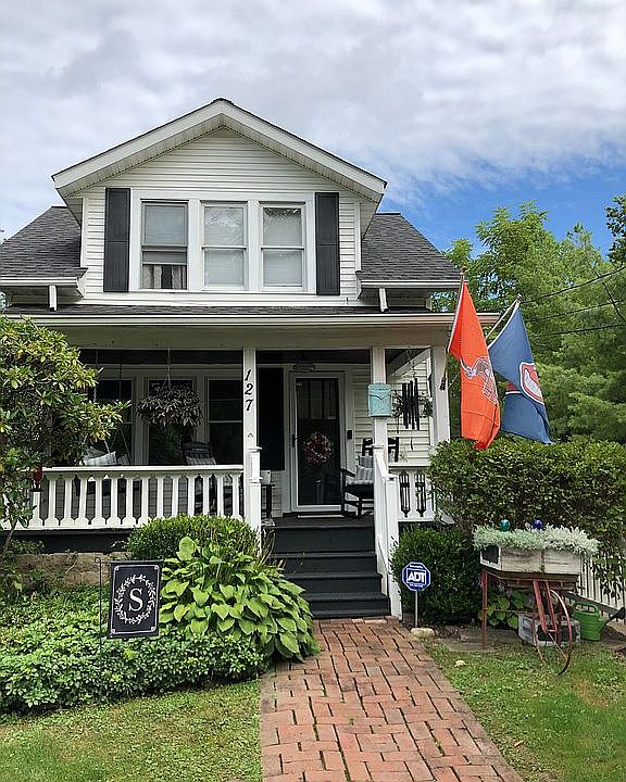 2nd image of 127 Moffet Ave