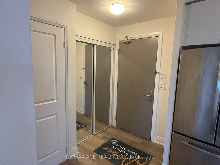 7165 Yonge St #1902 — Photo 2