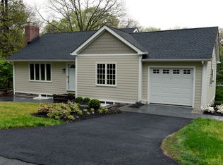 69 Red Hill Rd, Princeton, NJ 08540