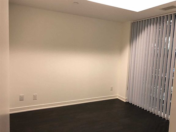 4th image of 100 Harbour St #4102