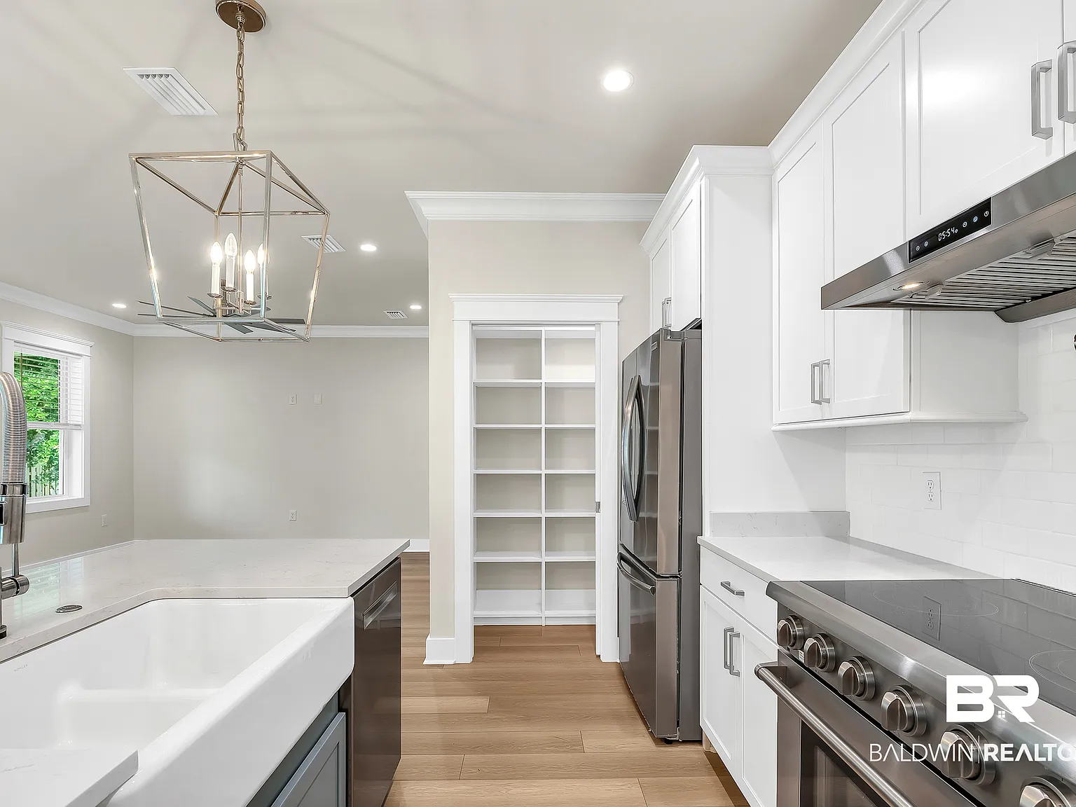 3 bed, 3.5 bath, 2315 sqft, $3,900 — Photo 2
