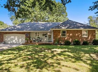 711 NE Coronado Ave, Lees Summit, MO 64086