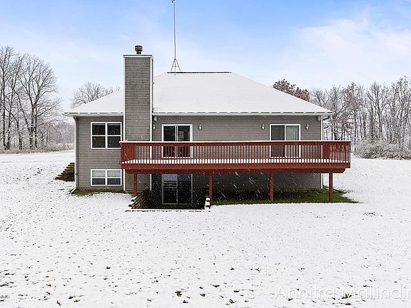 3rd image of 13930 Winter Valley Dr NE