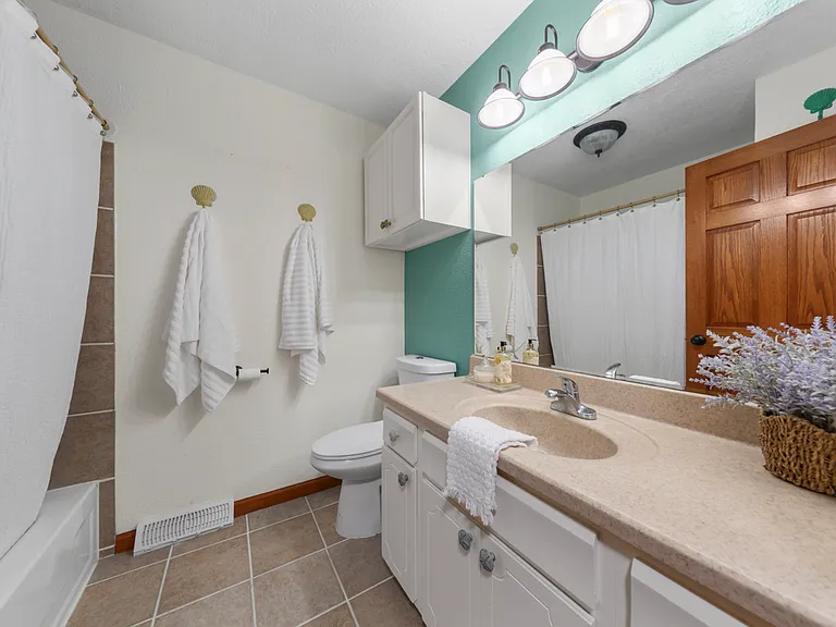 Full Bathroom.