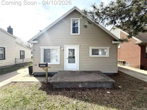 5747 Kingsbury St, Dearborn Heights, MI 48127