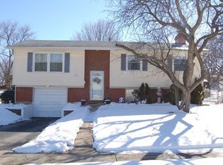 1570 Maplewood Ave, Hanover Park, IL 60133