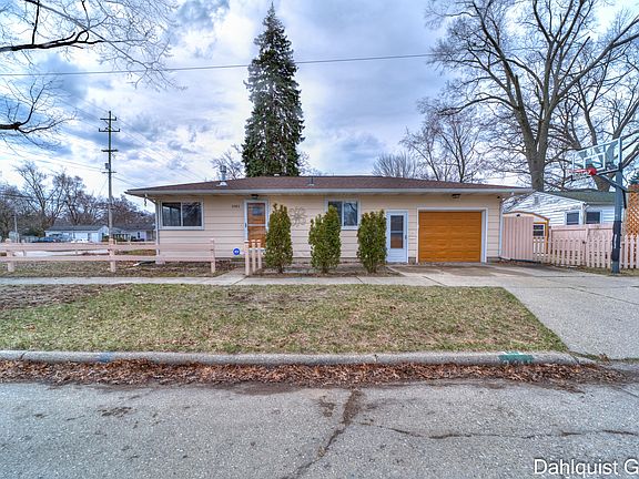 3rd image of 2411 Cutler Ave