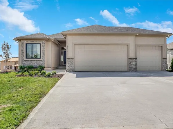 2361 NE Colonnade Ave, Blue Springs, MO 64014