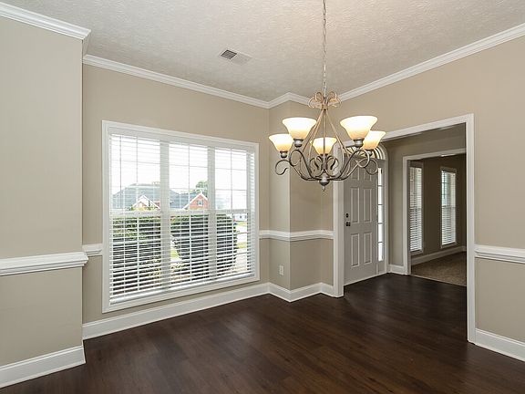 4th image of 370 Whitney Ln