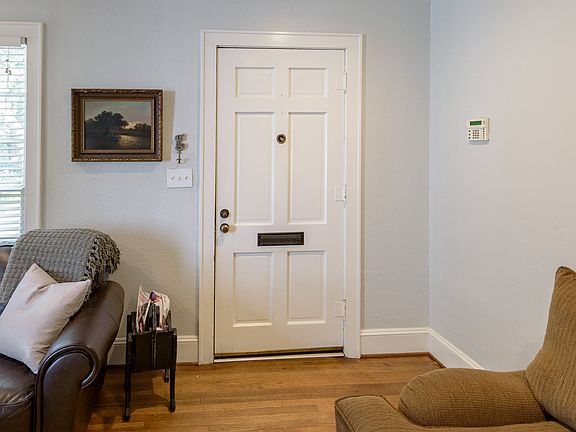 4th image of 3844 Creswell Ave