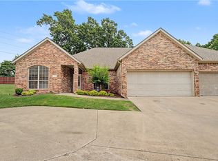 4281 N Meadow View Dr, Fayetteville, AR 72703