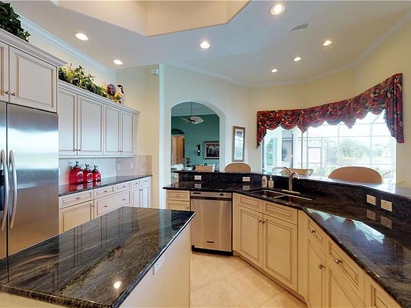 4th image of 8069 Tiger Lily Dr