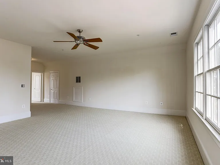 7233 Addington Dr — Photo 15