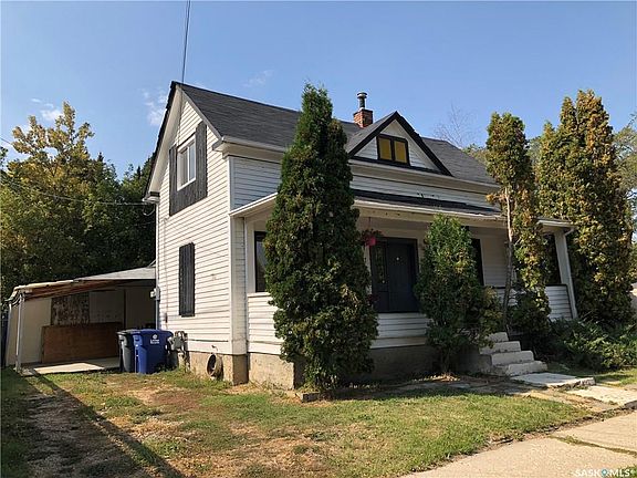 2nd image of 607 F Ave N
