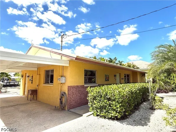 2963 Cussell Dr, Saint James City, FL 33956