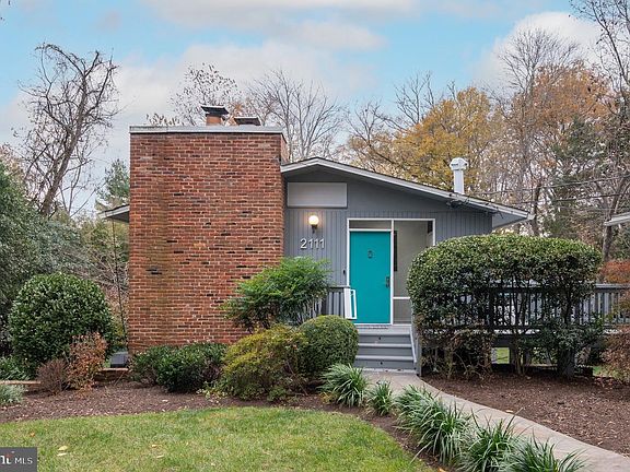 3rd image of 2111 Whiteoaks Dr