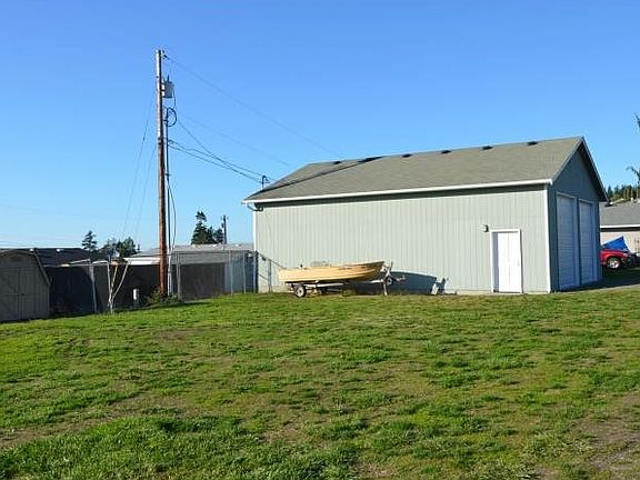2nd image of 867 4th St