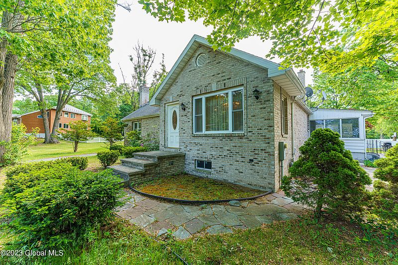 4th image of 111 Vly Road