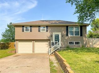 810 Manor Ct, Sedalia, MO 65301