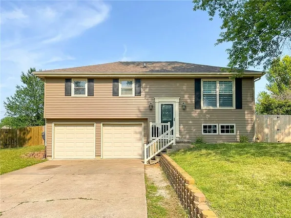 810 Manor Ct, Sedalia, MO 65301