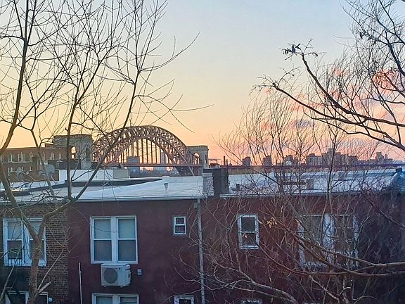 3rd image of 2124 Crescent St APT C4