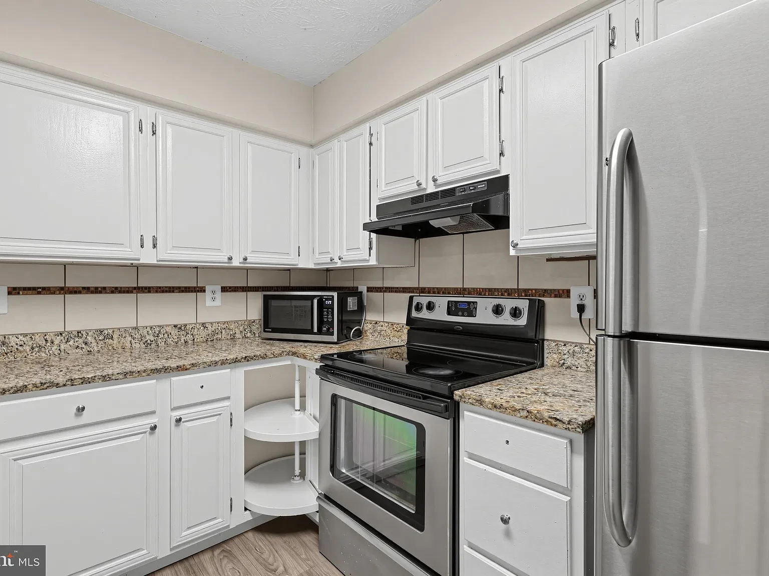 4 bed, 2.5 bath, 1846 sqft, $3,200 — Photo 3