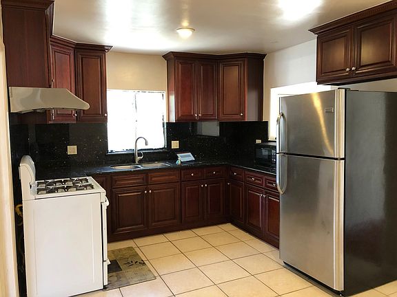 4th image of 5626 Huddart Ave