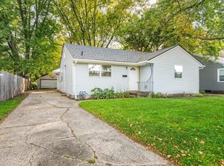 921 Stratford Ave, Rockford, IL 61107