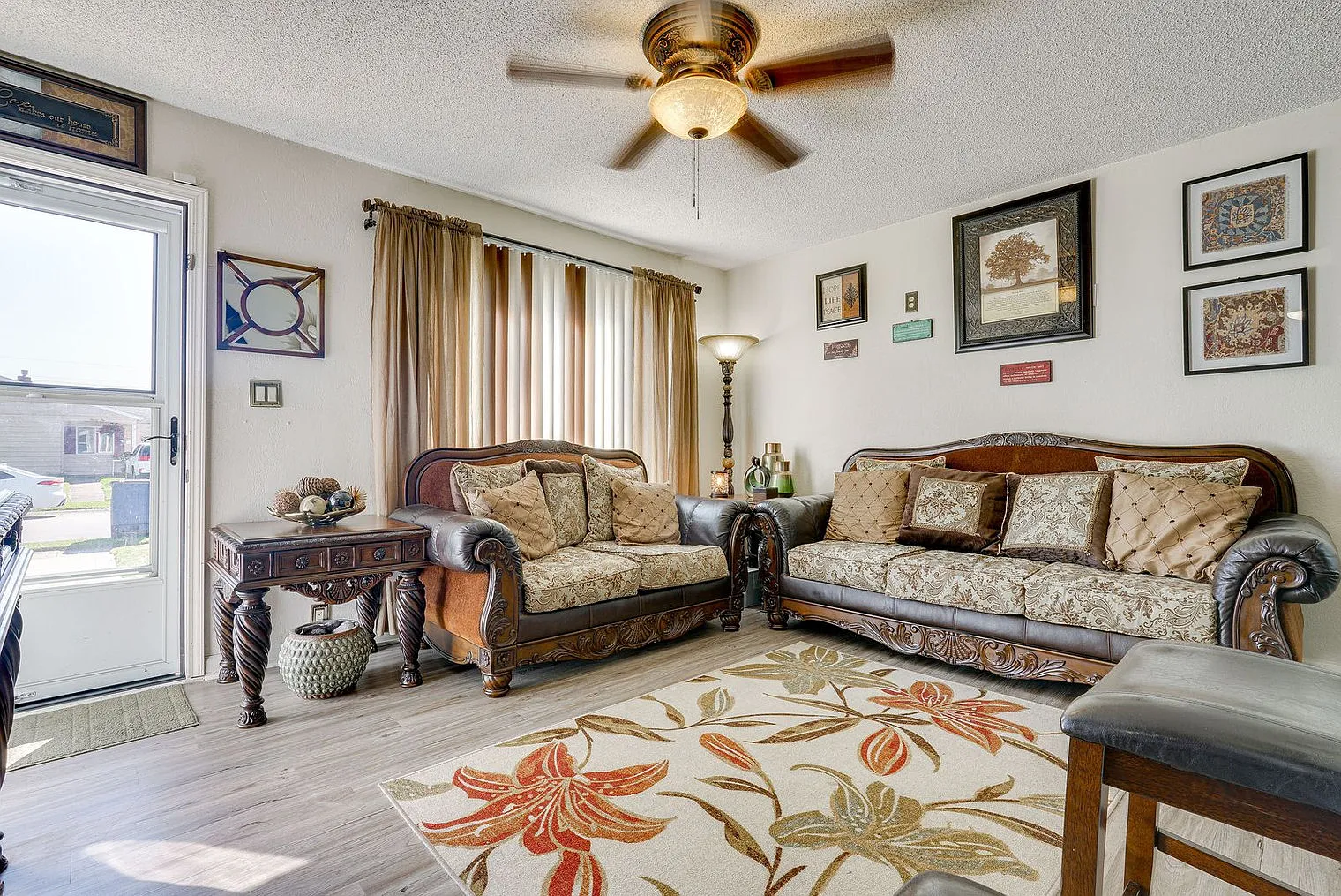 2 bed, 1.0 bath, 1194 sqft, $2,483 — Photo 2