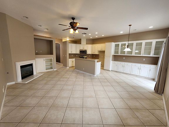 3rd image of 5605 Gateway Dr