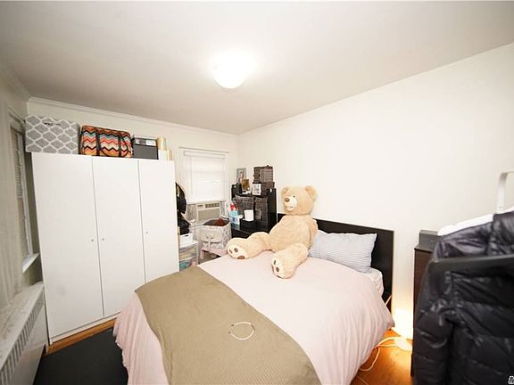 4th image of 347 Adams Ave