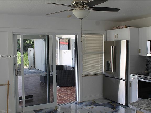 3rd image of 3626 Victoria Dr