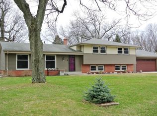 1230 Indianwood Dr, Brookfield, WI 53005
