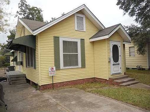 2nd image of 825 12th St
