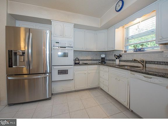5th image of 1741 Sue Ellen Dr