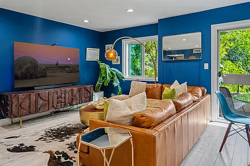 2700 Cahuenga Blvd E Photo 1