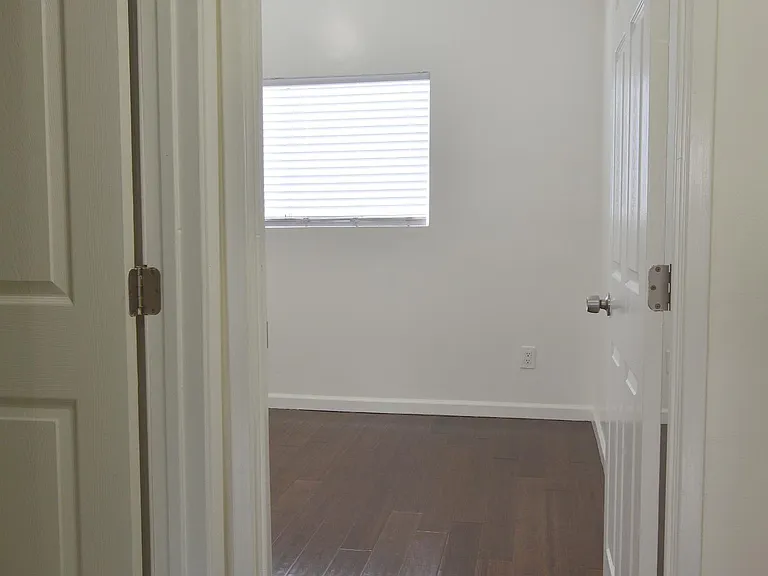 1047 Ronan Ave #3 — Photo 25