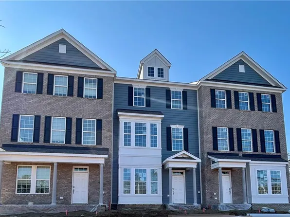 22 Freeman Dr, Hampton, VA 23666