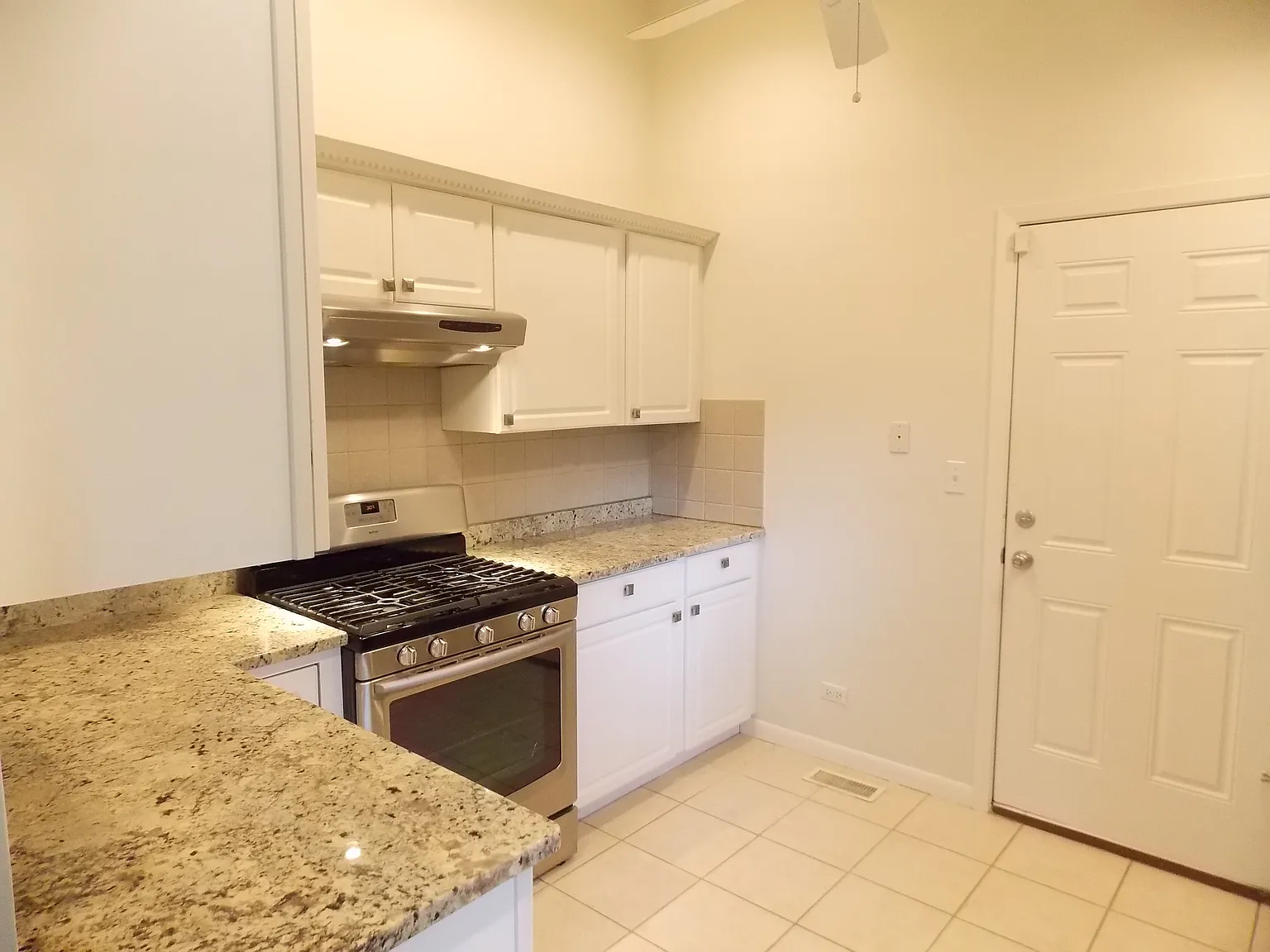 4 bed, 1.5 bath, 1700 sqft, $3,175 — Photo 4